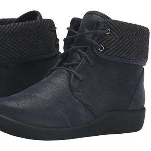 Clarks Cloudsteppers ankle boots- size 7